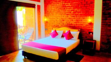 Standard Room with Pool View - Free Airport Pickup & Drop | 1 bedroom, premium bedding, minibar, in-room safe