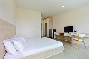 Kamar Double Standar, 1 Tempat Tidur Double | Meja kerja, tirai kedap cahaya, Wi-Fi gratis, dan seprai linen
