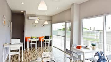 Breakfast and dinner served, Thai cuisine