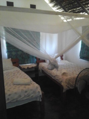 Bungalow, 3 Bedrooms | In-room safe, free WiFi - Albatroz Lodge (Tofo)