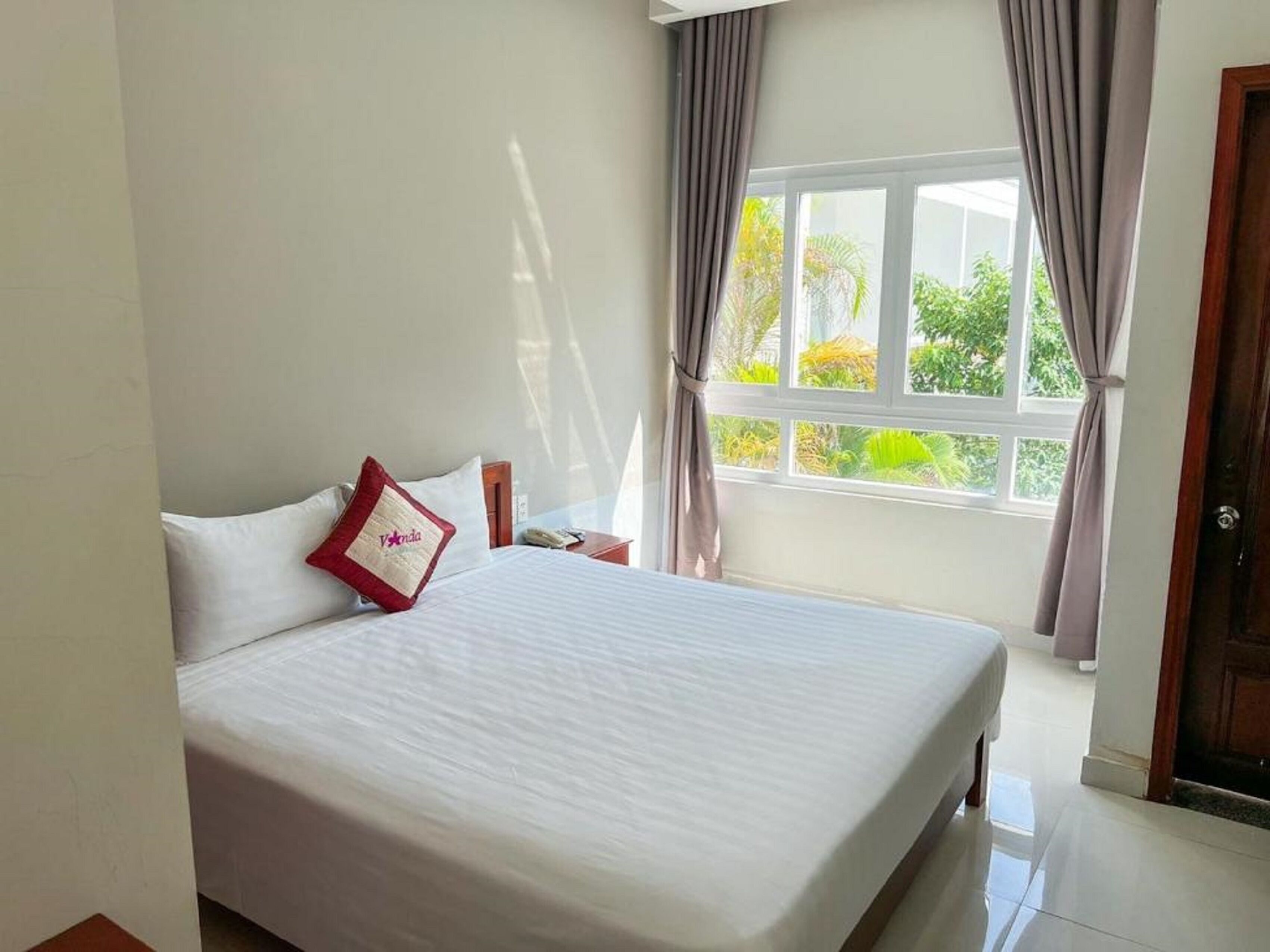 superior double room | hypo-allergenic bedding, minibar, in-room safe, desk