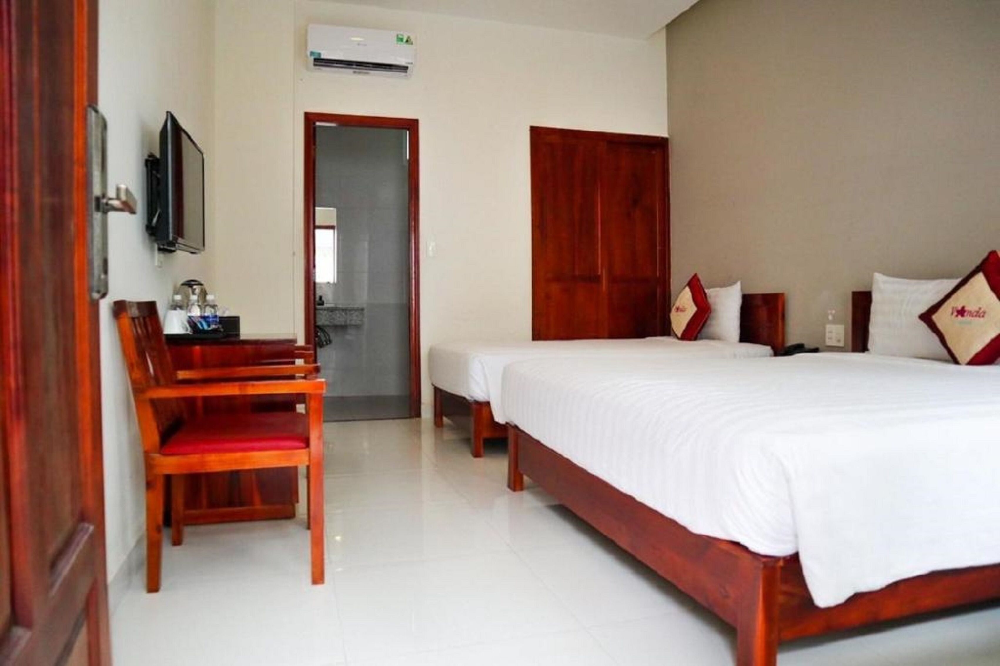 deluxe triple room | hypo-allergenic bedding, minibar, in-room safe, desk