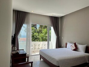 Superior Double Room | Hypo-allergenic bedding, minibar, in-room safe, desk - Lavender Resort (Phu Quoc)