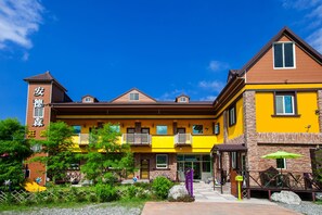 Mặt tiền nơi lưu trú