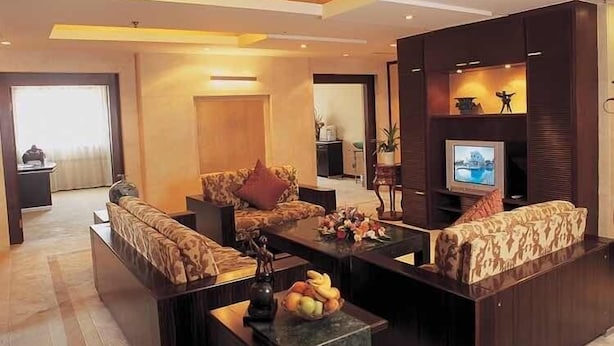 Presidential Suite | Living area | TV - Days Hotel Honglou Shanghai (Shanghai)