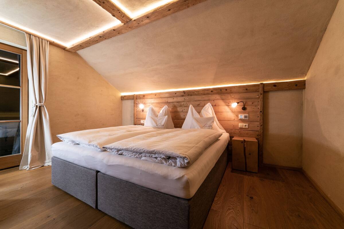 Premium bedding, in-room safe, soundproofing, iron/ironing board