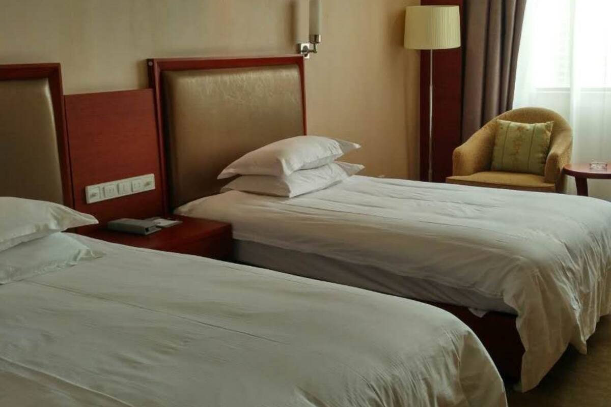 Superior Twin Room | Desk, blackout drapes, iron/ironing board (on request), WiFi (free)