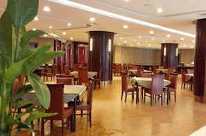 Breakfast, lunch, dinner served; Chinese cuisine - Lanchen Hotel (Hangzhou)