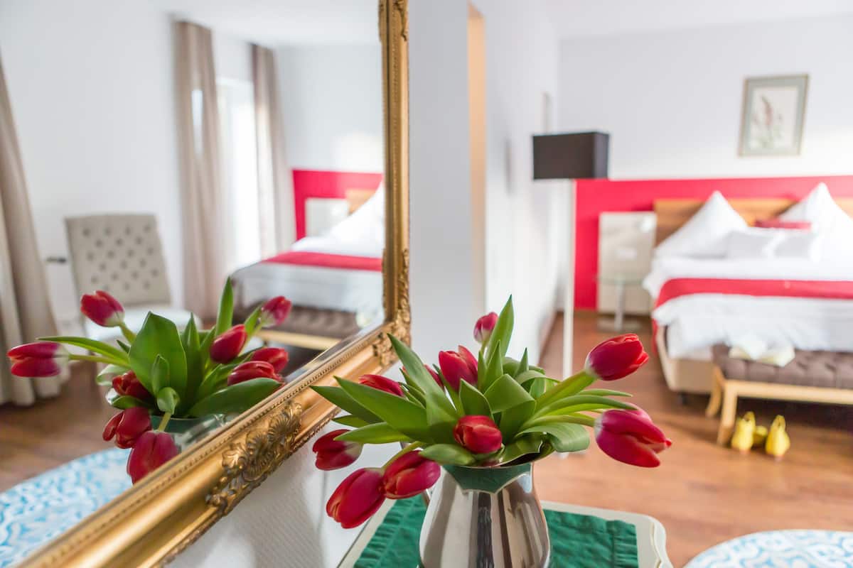 1 bedroom, premium bedding, in-room safe, desk