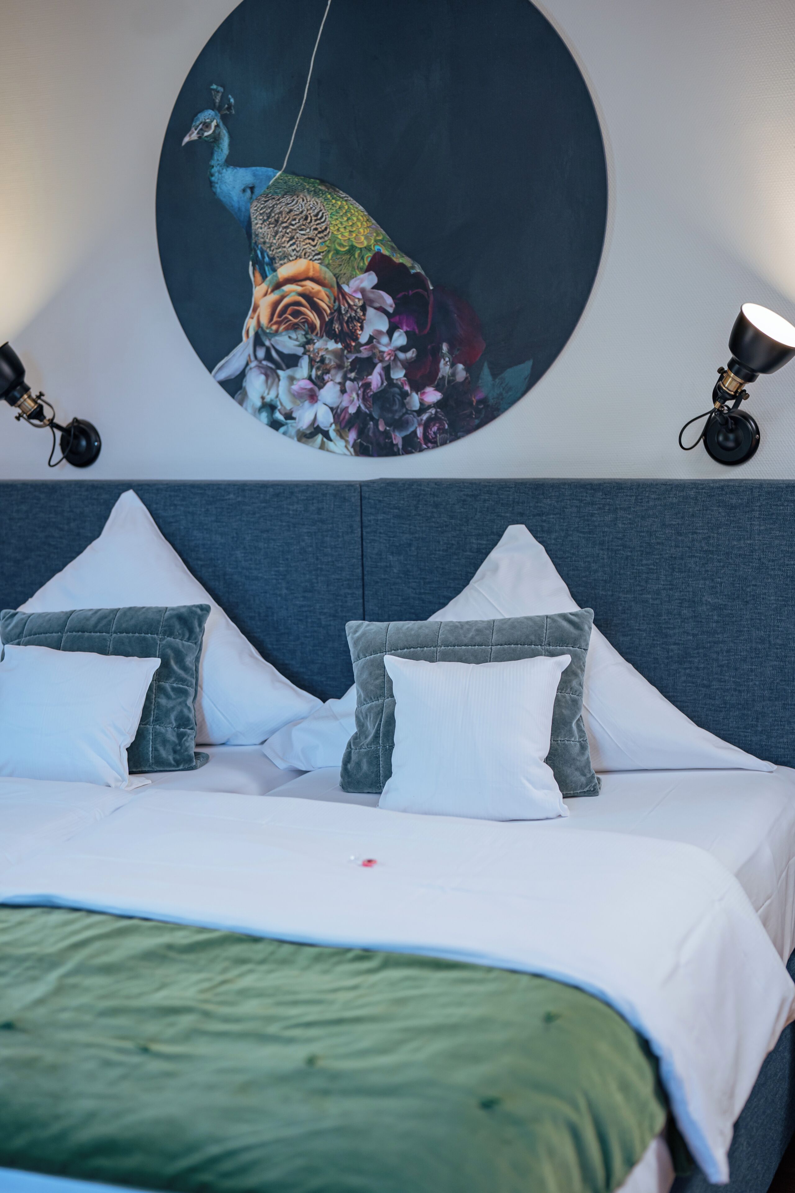 Luxe beddengoed, een kluis op de kamer, een bureau