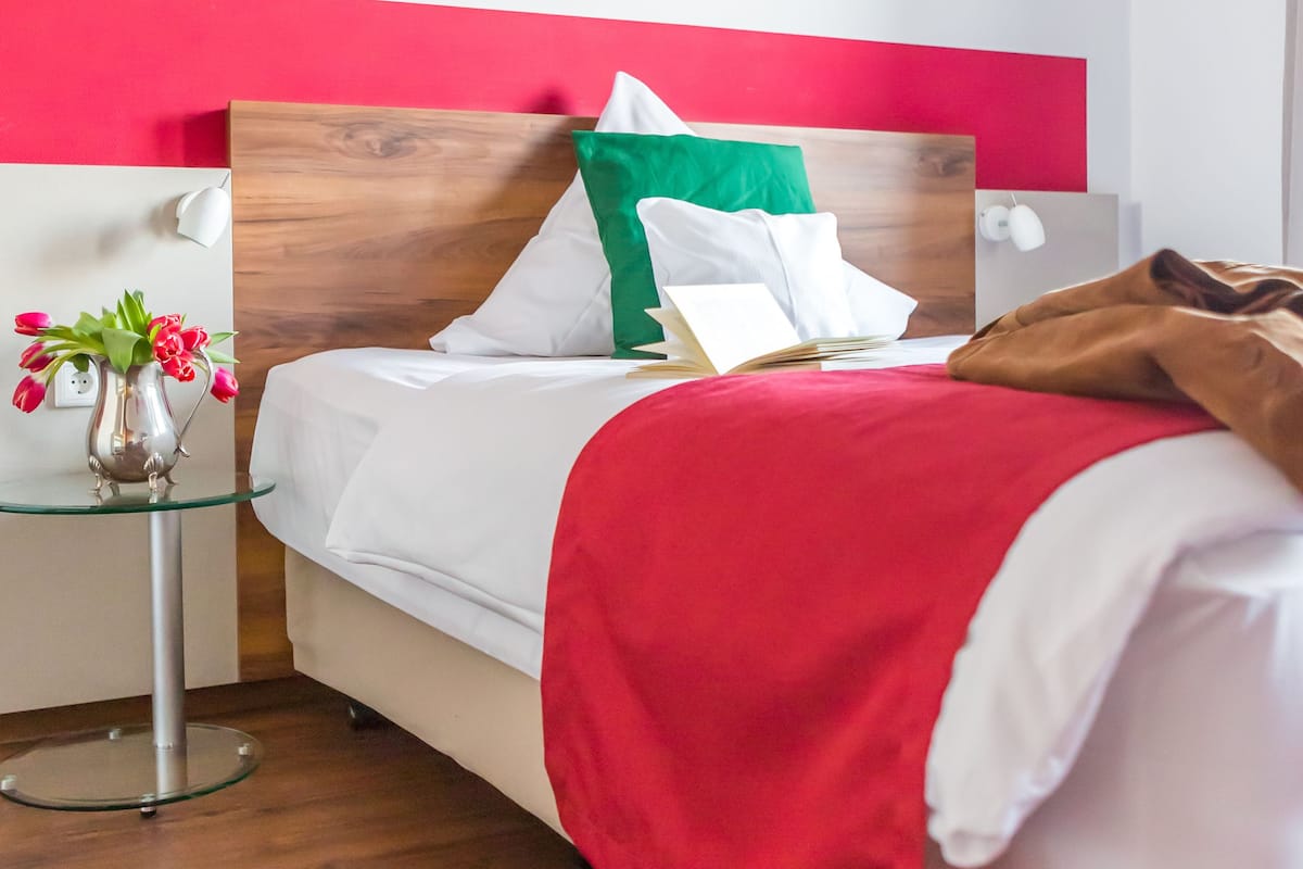 1 bedroom, premium bedding, in-room safe, desk