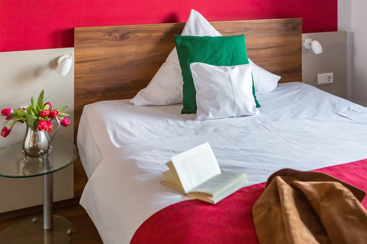 1 bedroom, premium bedding, in-room safe, desk