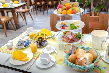Daily buffet breakfast for a fee. Waldhotel Friedrichroda