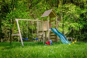 Zona de juegos infantil al aire libre