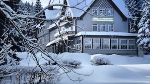A large, multi-story building with a prominent sign reading "FRIEDRICHRODA". - Waldhotel Friedrichroda (Friedrichroda)