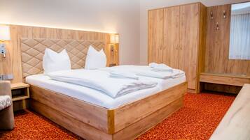 1 bedroom, desk, laptop workspace, free WiFi