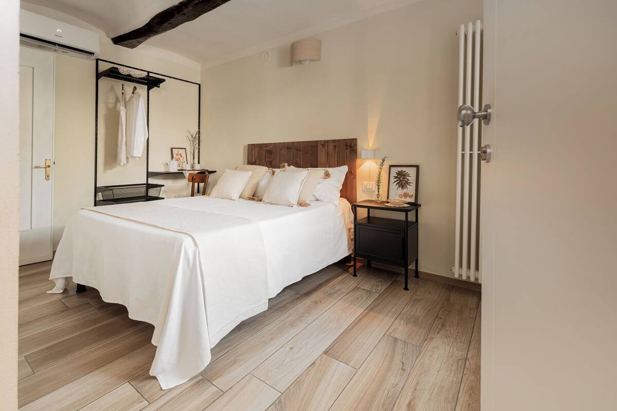 Habitación individual básica, 1 habitación, en la zona del jardín | Escritorio, wifi gratis, ropa de cama