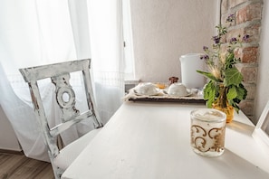 Deluxe Double Room, 1 Bedroom, Garden Area | Desk, free WiFi, bed sheets - Villa Curte Nicia (Nizza Monferrato)