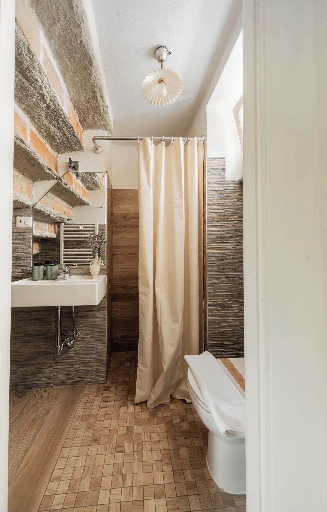 Quarto solteiro básico, 1 quarto, no jardim | Banheiro | Chuveiro, produtos de toalete grátis, secador de cabelo 