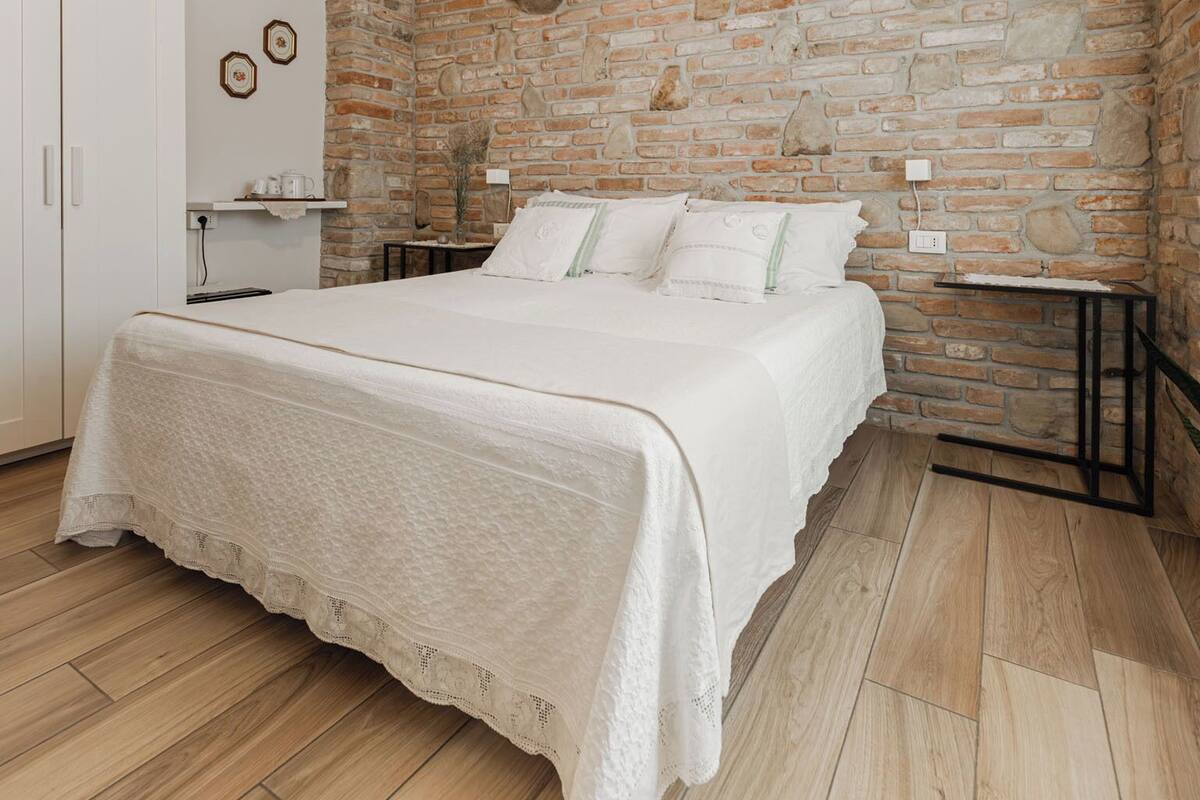 Habitación básica doble de uso individual, 1 habitación, en la zona del jardín | Escritorio, wifi gratis, ropa de cama