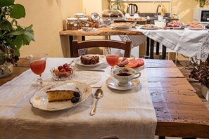 Bao gồm bữa sáng buffet hàng ngày 