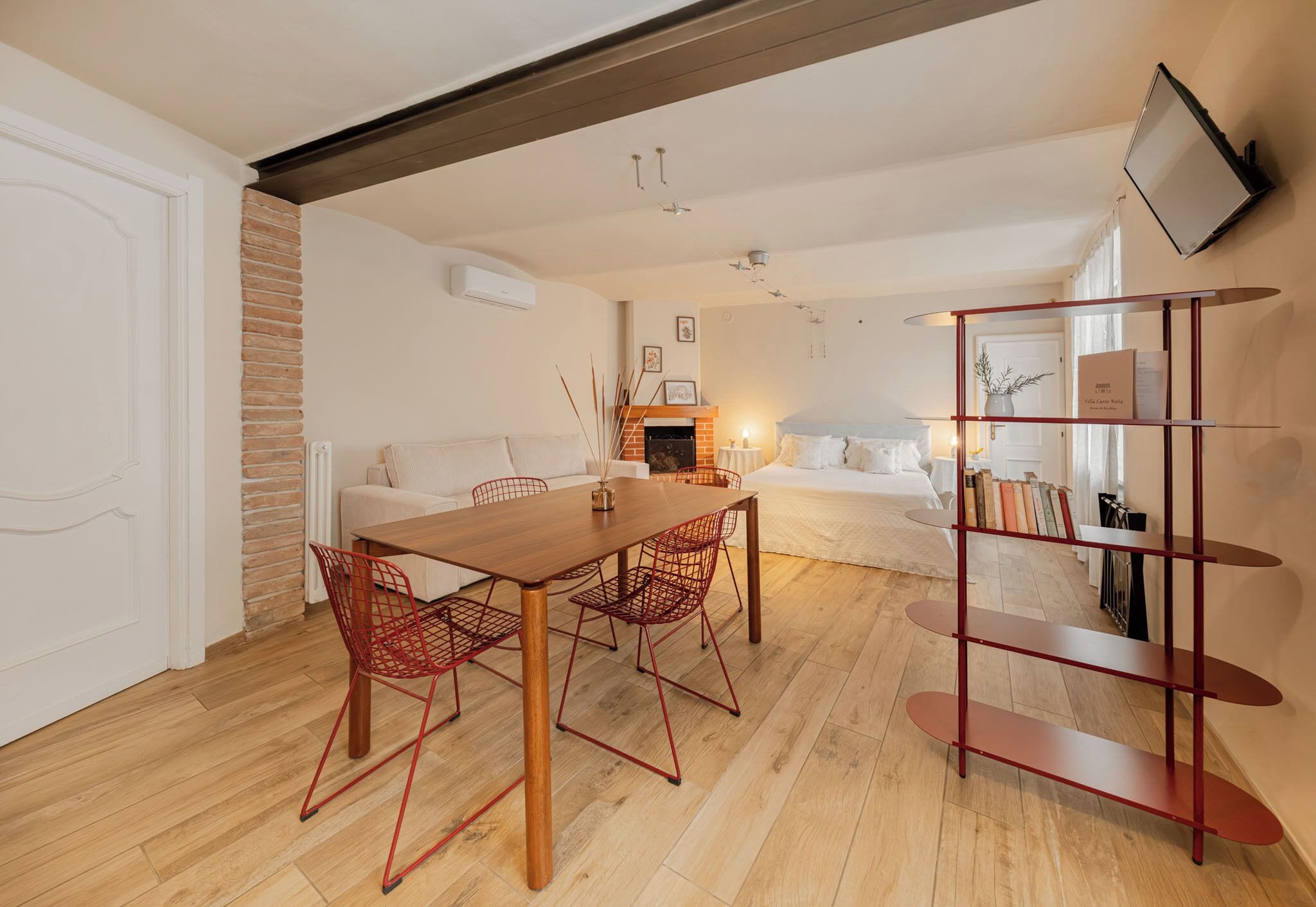 Monolocale, vista giardino | Una scrivania, Wi-Fi gratuito, lenzuola