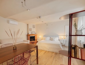 Studio, vue jardin | Bureau, Wi-Fi gratuit, draps fournis