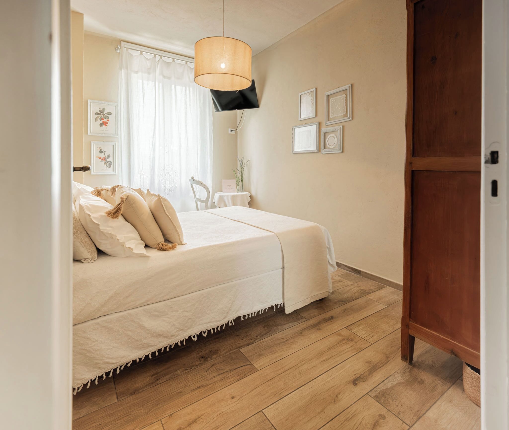 Vierpersoonskamer, 1 slaapkamer, tuin | Een bureau, gratis wifi, beddengoed