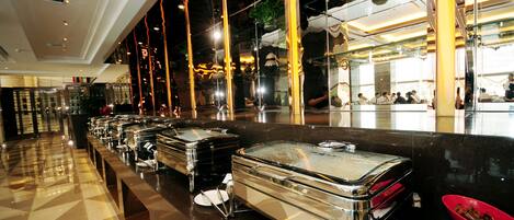 每日供应自助式早餐(每人 CNY 68)