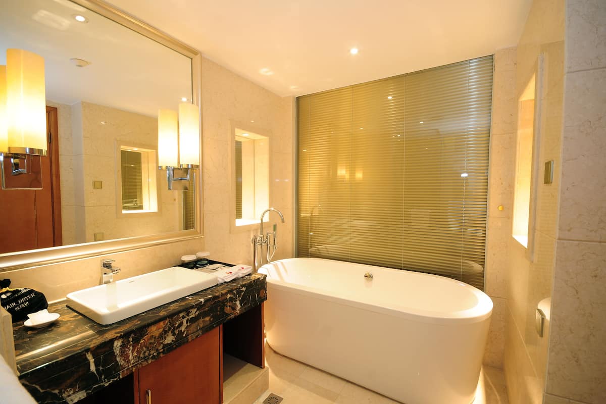 shower, free toiletries, bathrobes, slippers