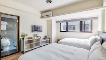 Blackout drapes, soundproofing, free WiFi, bed sheets