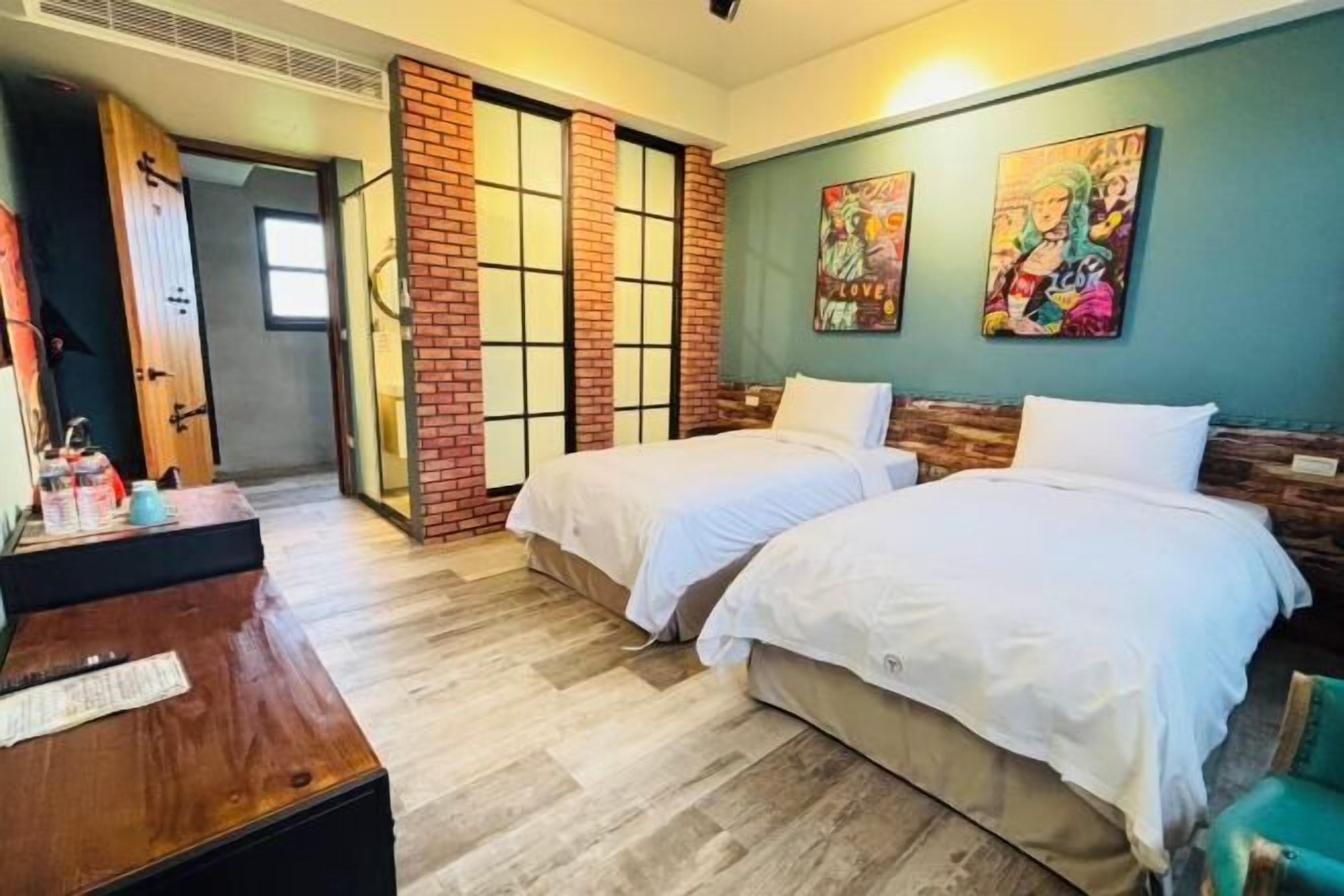 Cortinas blackout, sistema de insonorización y wifi gratis 