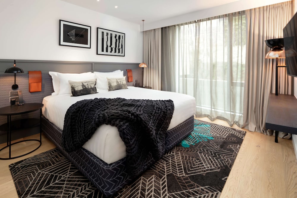 QT Queenstown by null