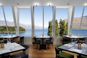 Breakfast served - QT Queenstown (Queenstown)