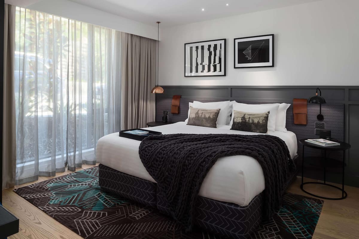 1 Schlafzimmer, hochwertige Bettwaren, Daunenbettdecken