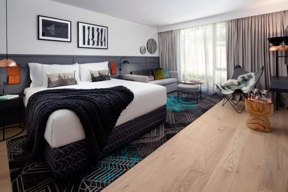 1 bedroom, premium bedding, down comforters, memory foam beds