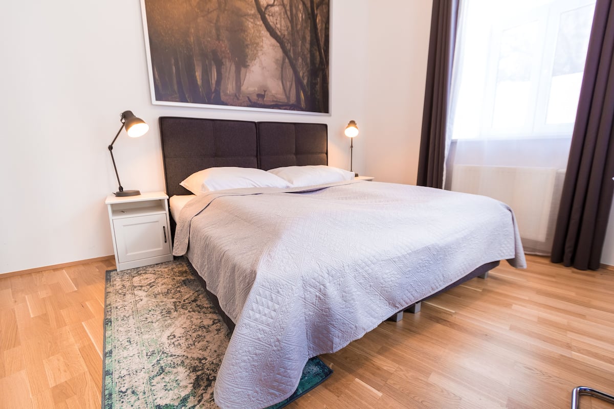 Iron/ironing board, free WiFi, bed sheets