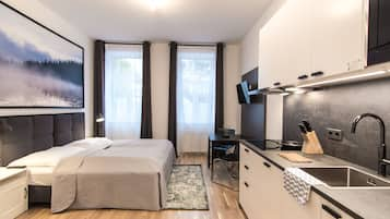 Standard-Apartment, 1 Queen-Bett, Küche | Bügeleisen/Bügelbrett, kostenloses WLAN, Bettwäsche