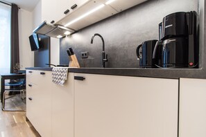 Standard Apartment, 1 Queen Bed, Kitchen | Private kitchenette | Fridge, microwave, stovetop, dishwasher