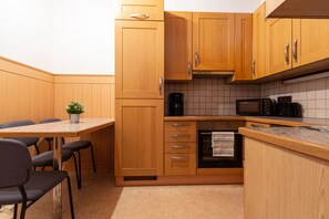 Apartamento grand, 3 quartos, cozinha | Cozinha privada | Geladeira, micro-ondas, cooktop, lava-louças