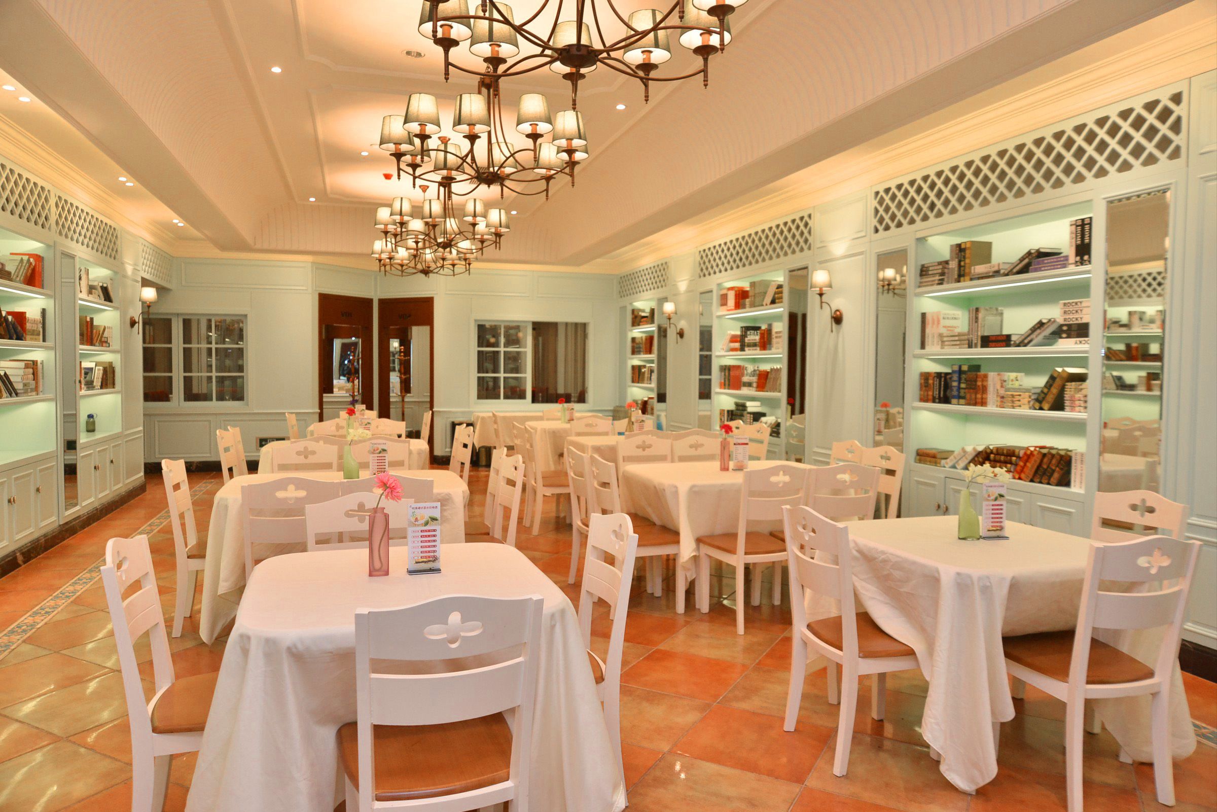 Breakfast, lunch, dinner served; Chinese cuisine 