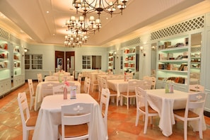 Breakfast, lunch, dinner served; Chinese cuisine - Ibis Hotel Chongqing Airport Branch (Chongqing)