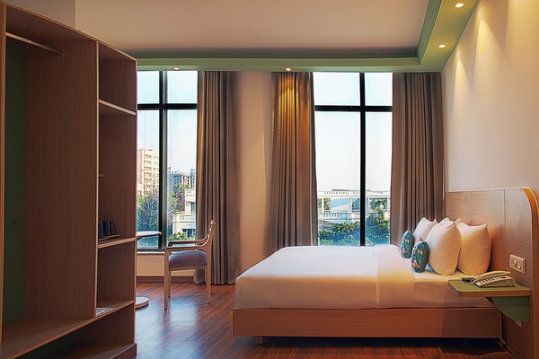 Executive Suite | In-room safe, desk, WiFi (free)