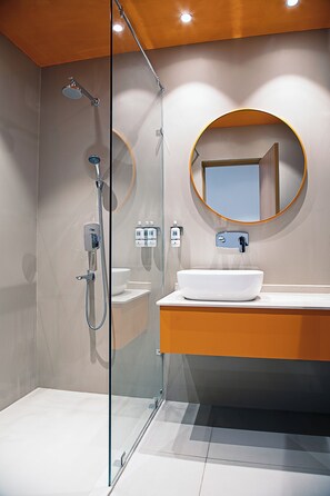 Superior Twin Room | Bathroom | Shower, free toiletries, towels - Nest by TreeHouse Bhiwadi (Tijara)