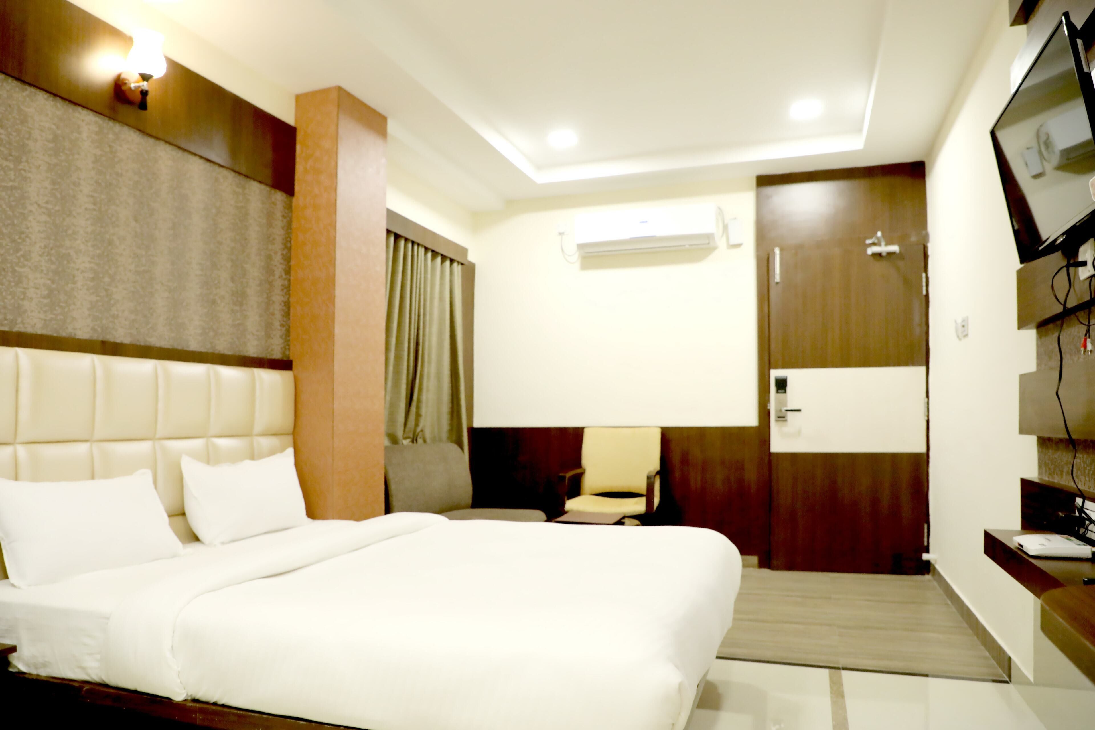 1 bedroom, premium bedding, in-room safe, desk