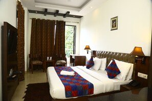 프리미엄 더블룸, 침실 1개, 흡연, 시내 전망 | 이집트산 면 시트, 고급 침구, 오리/거위털 이불, 미니바