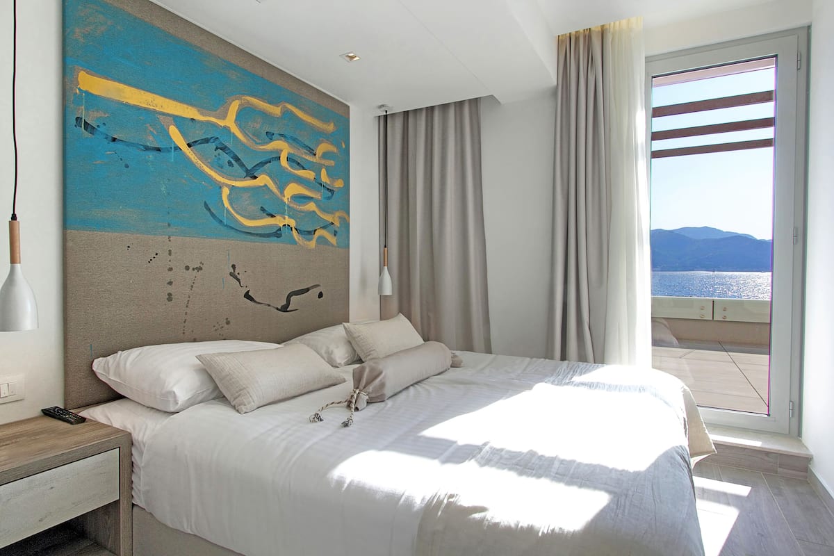 1 bedroom, in-room safe, free WiFi, bed sheets