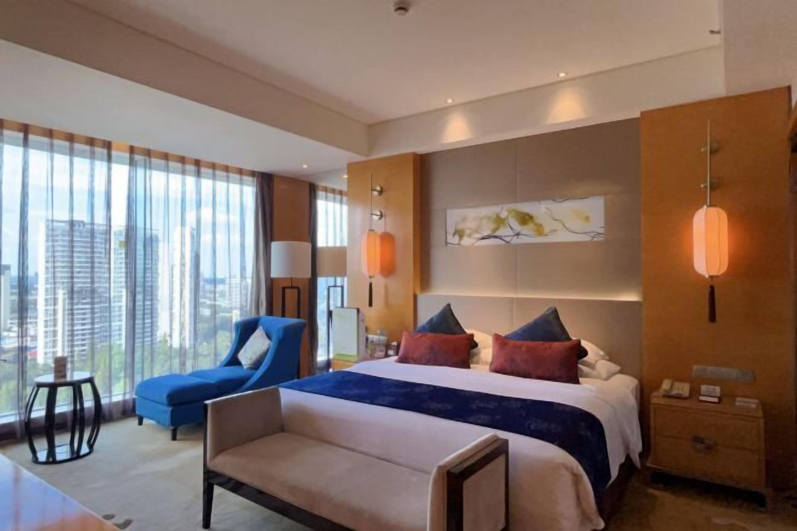 羽絨被、迷你吧、客房內保險箱、書桌