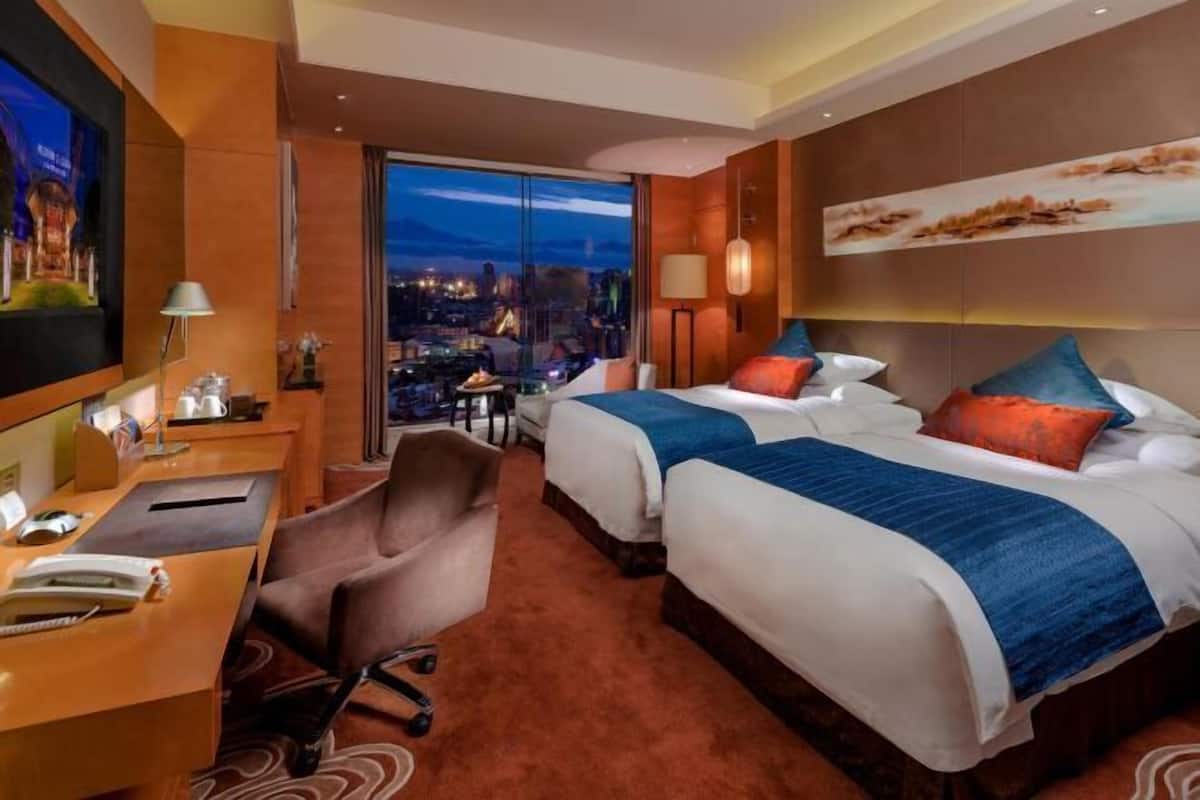 1 bedroom, down duvets, minibar, in-room safe
