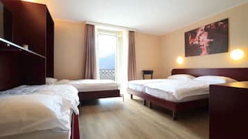 Coffres-forts dans les chambres, bureau, Wi-Fi gratuit, draps fournis